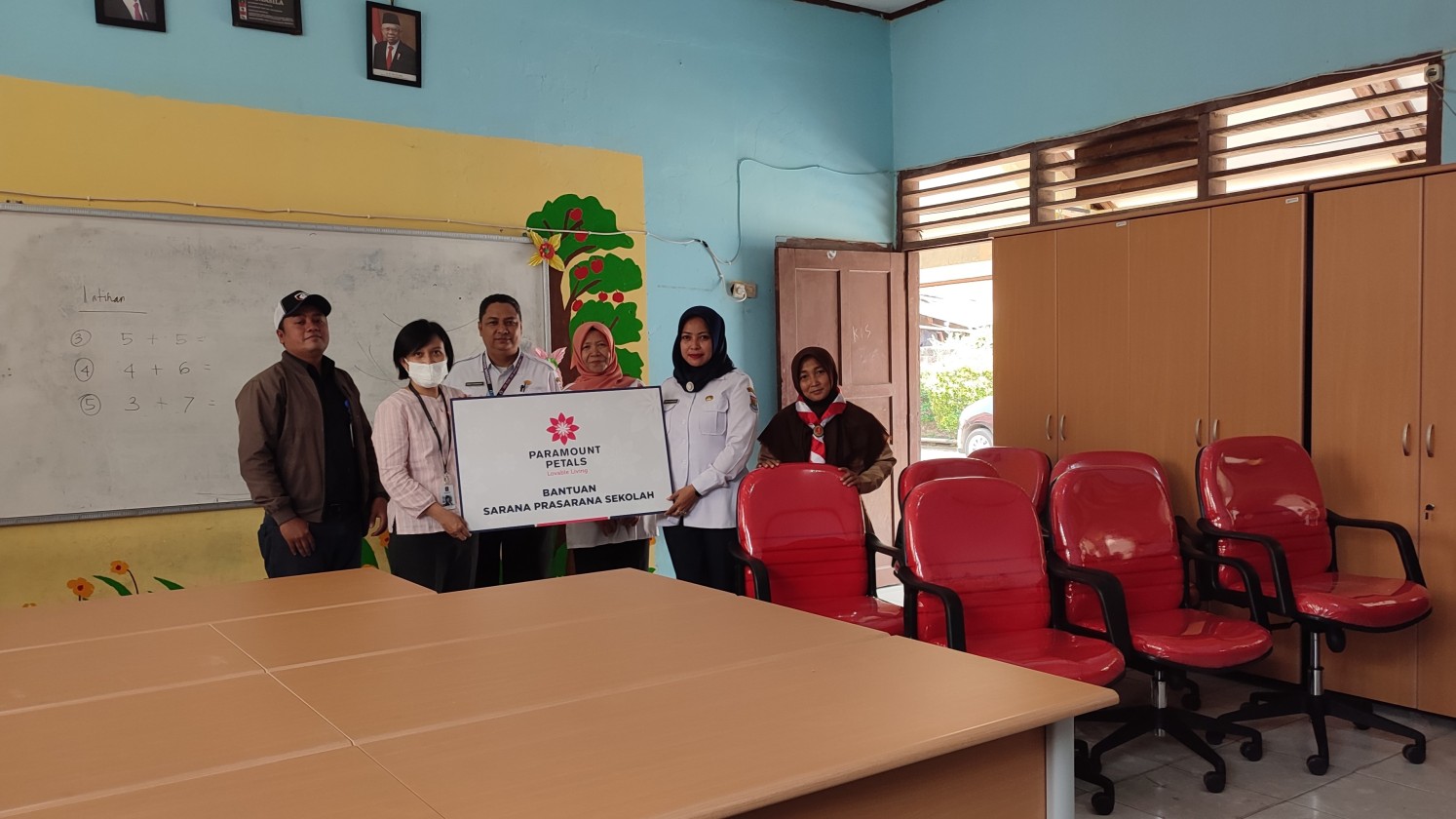 Paramount Land Salurkan Bantuan Sarana Prasarana Sekolah