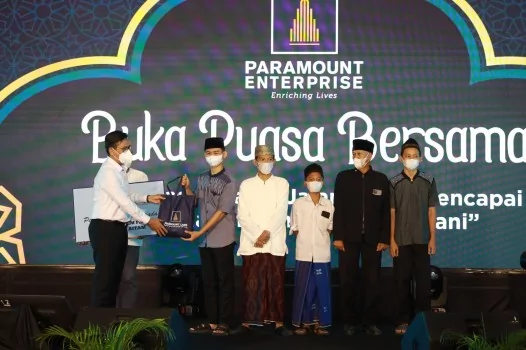 Paramount Land Salurkan 1.600 Paket Sembako dan Bingkisan Lebaran